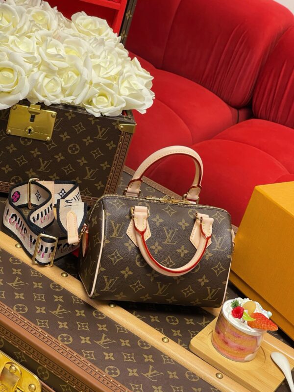LV Speedy Bandoulière 20 - Image 3