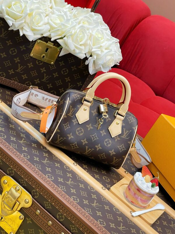 LV Speedy Bandoulière 20 - Image 4