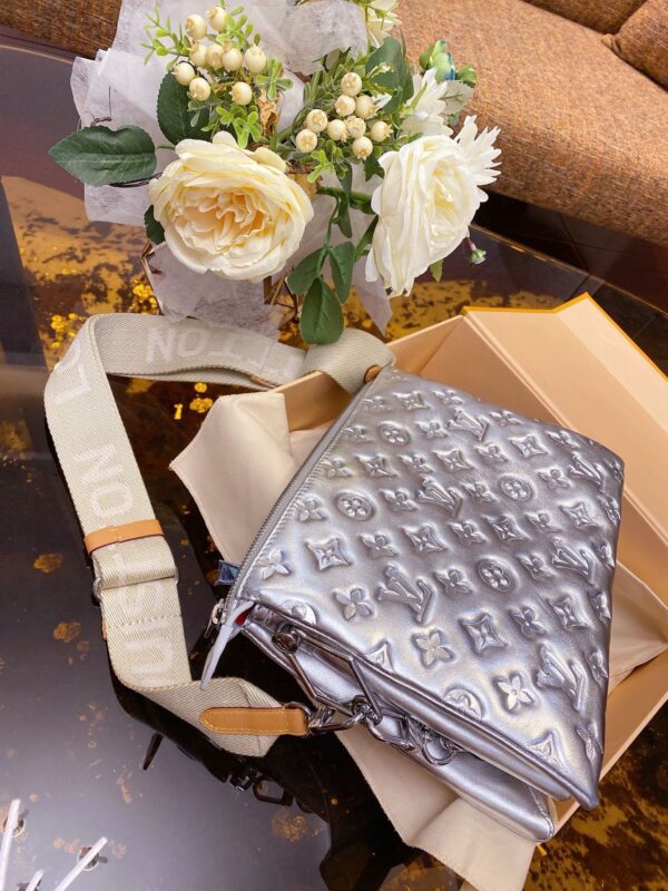 LV Coussin PM - Image 9