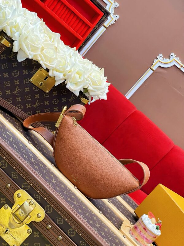LV Low Key Bumbag - Image 2