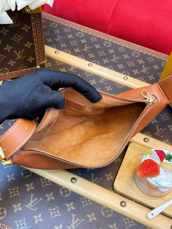 LV Low Key Bumbag - Image 7