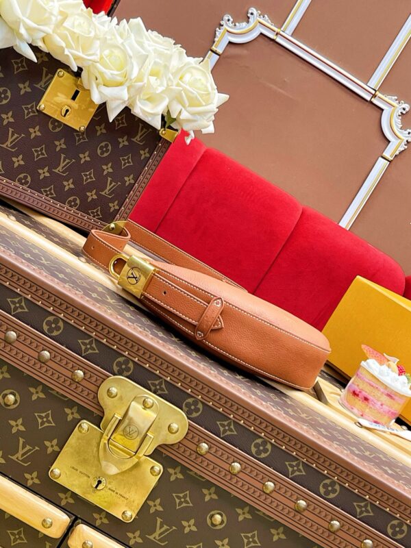 LV Low Key Bumbag - Image 8