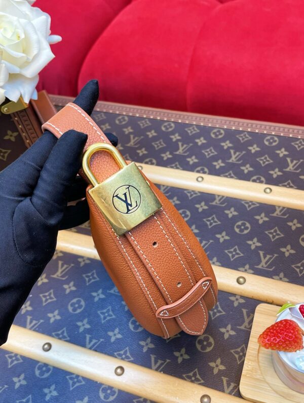LV Low Key Bumbag - Image 9