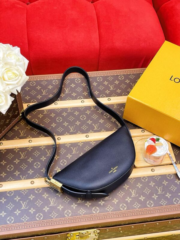 LV Low Key Bumbag - Image 4