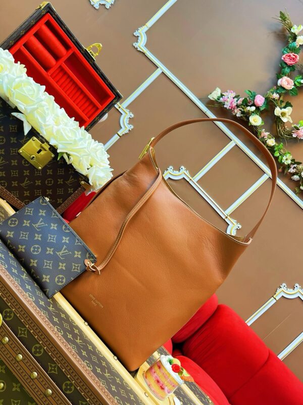 LV Low Key Hobo MM - Image 2