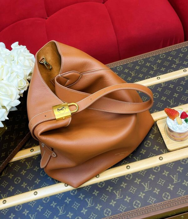 LV Low Key Hobo MM - Image 5