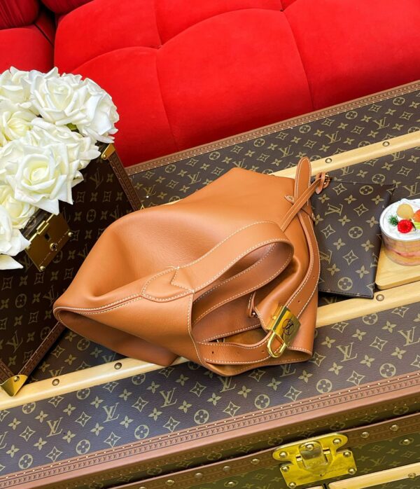 LV Low Key Hobo MM - Image 7