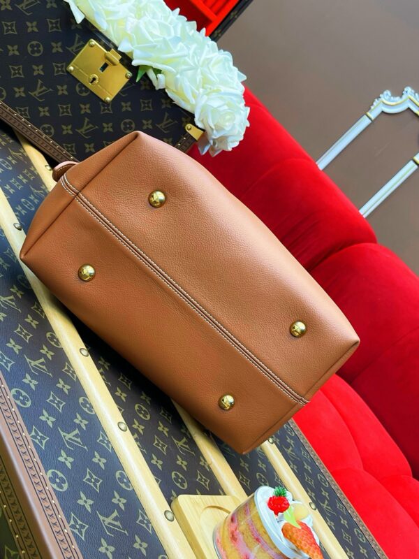 LV Low Key Hobo MM - Image 8