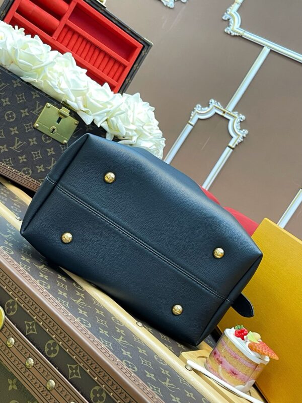 LV Low Key Hobo MM - Image 5