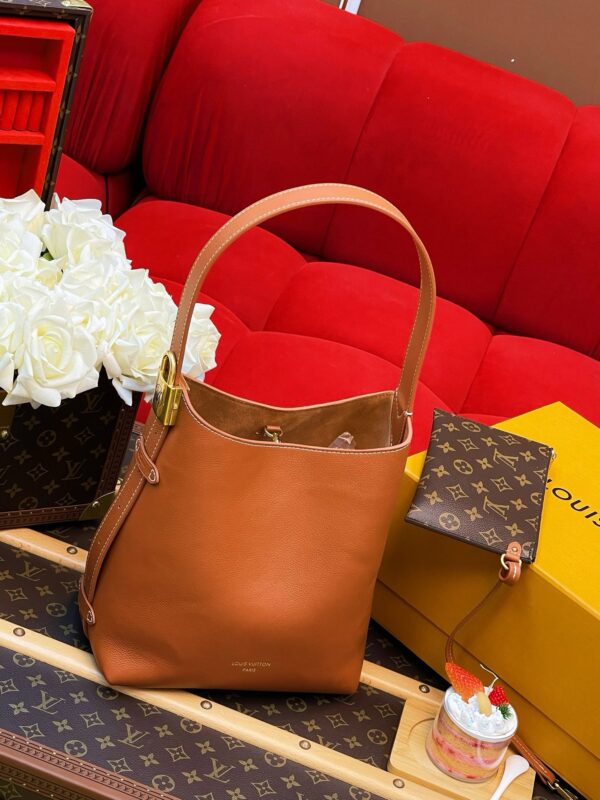 LV Low Key Hobo PM - Image 4