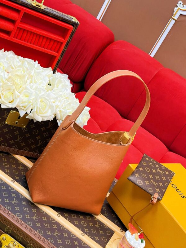 LV Low Key Hobo PM - Image 5