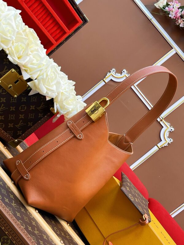 LV Low Key Hobo PM - Image 6