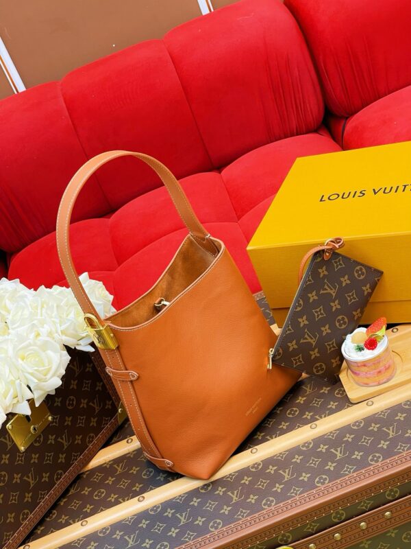 LV Low Key Hobo PM - Image 9