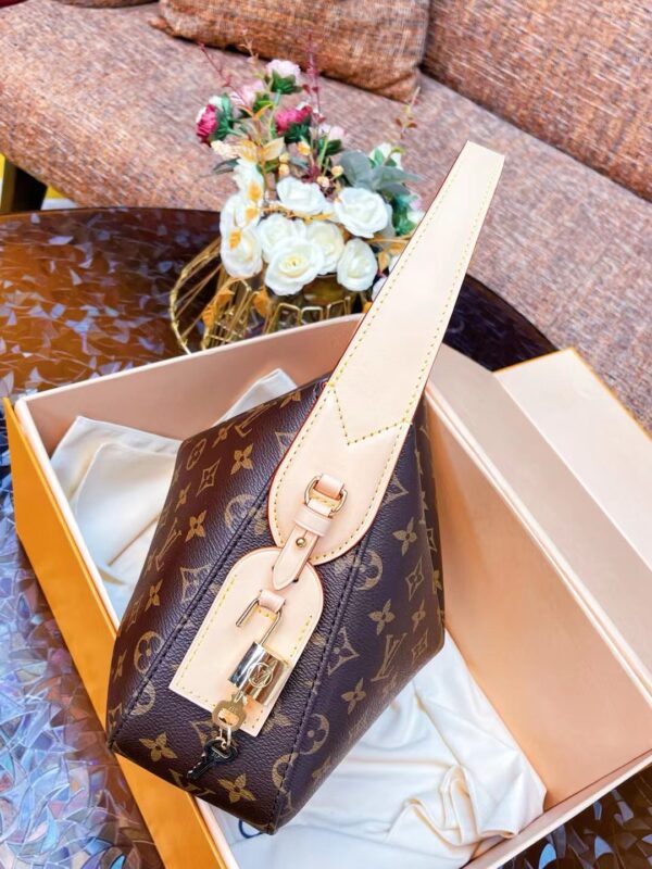 LV Slouchy PM - Image 7
