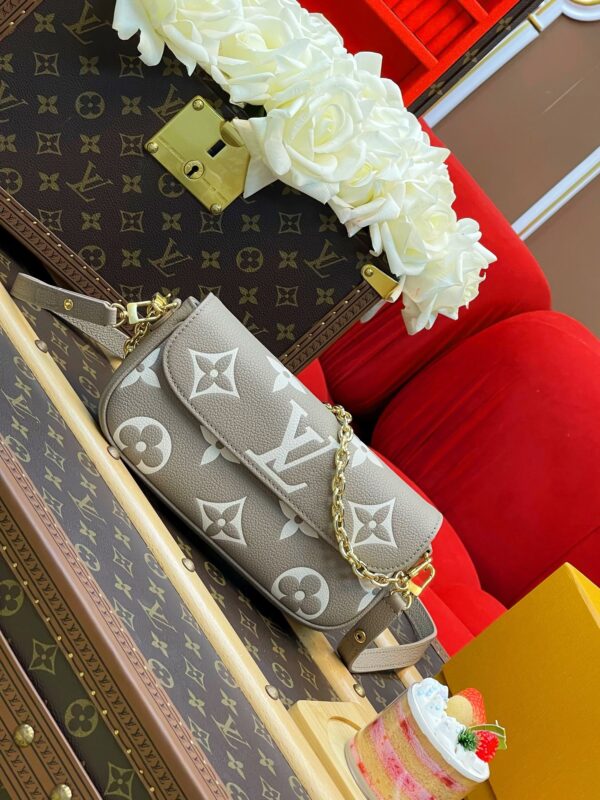 LV Wallet On Chain Ivy - Image 7