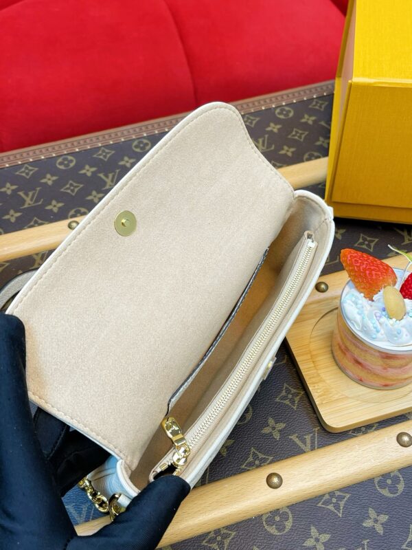 LV Wallet on Chain Ivy - Image 8