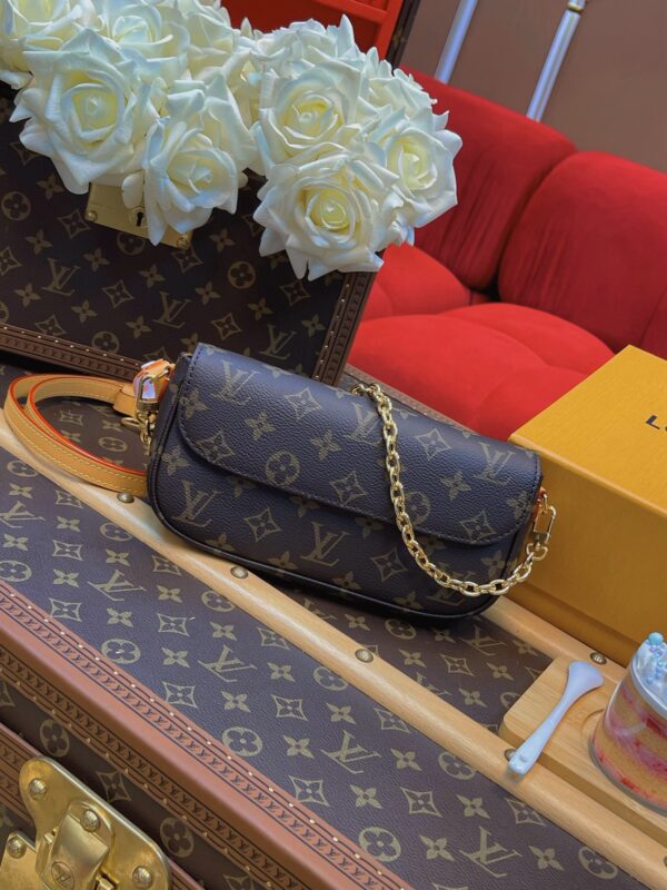 LV Wallet on Chain Ivy - Image 2