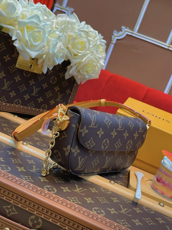 LV Wallet on Chain Ivy - Image 4