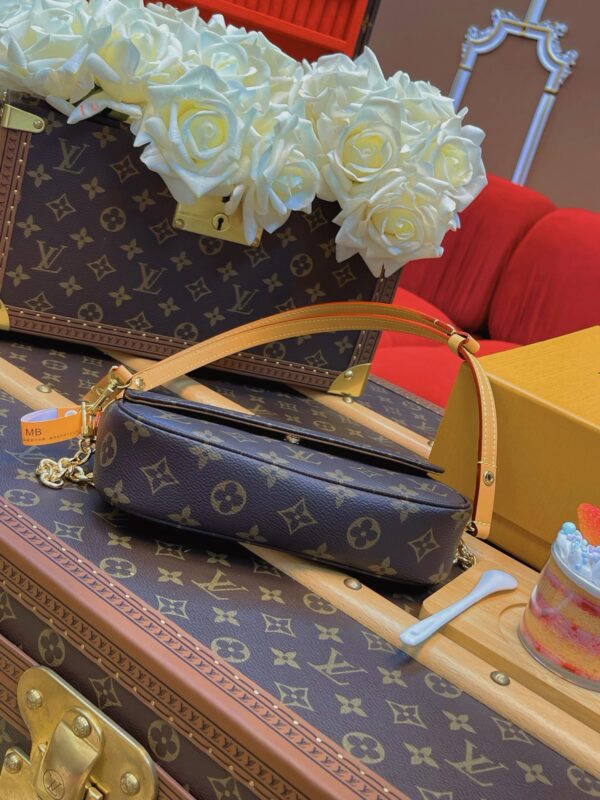 LV Wallet on Chain Ivy - Image 7
