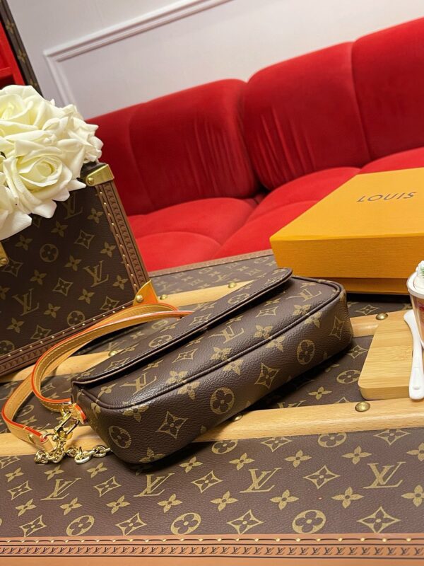 LV Wallet on Chain Ivy - Image 10