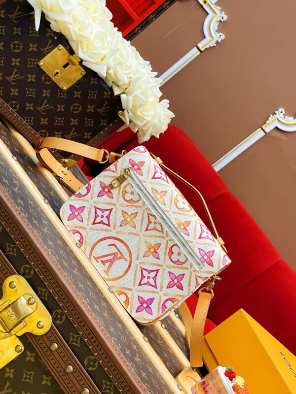 LV Pochette Métis - Image 4