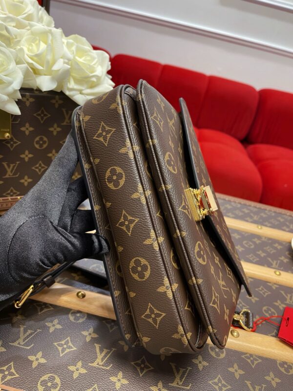 LV Pochette Métis - Image 7