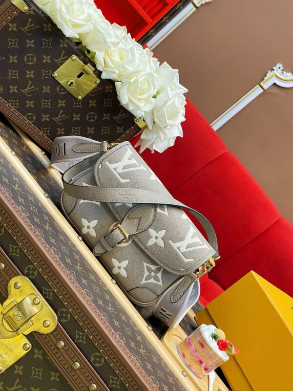 LV Diane - Image 2