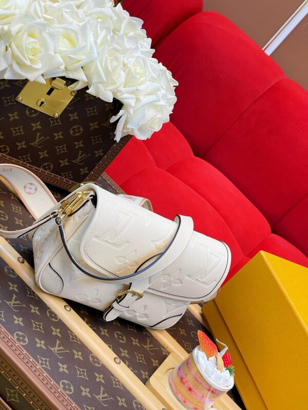 LV Diane - Image 10