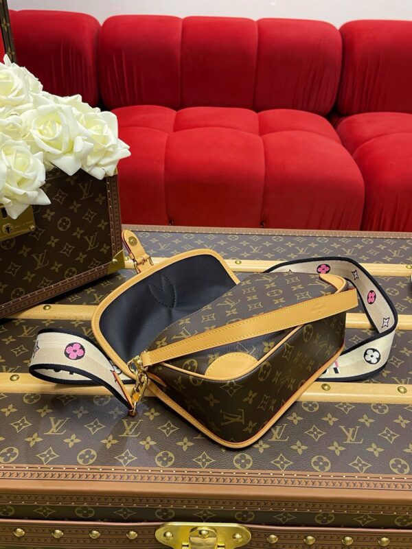 LV Diane - Image 8