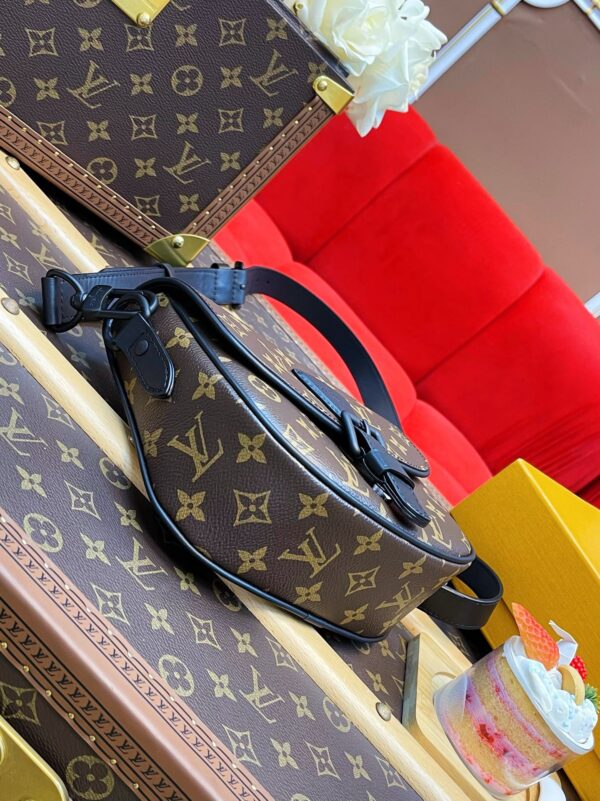LV Montsouris Messenger PM​ - Image 7