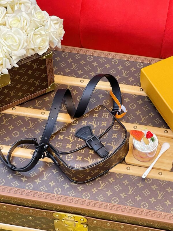 LV Montsouris Messenger PM​ - Image 9