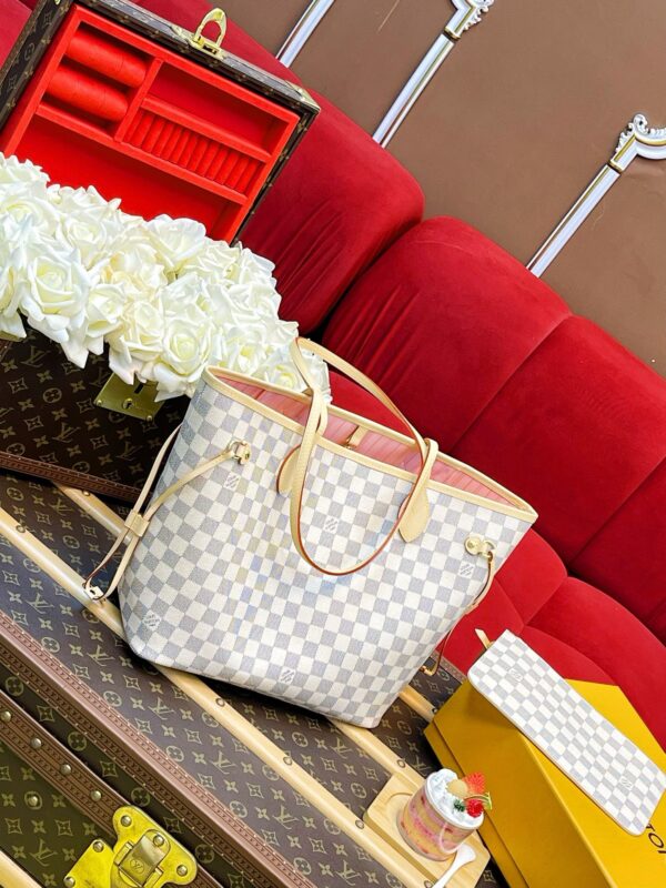 LV Neverfull MM - Image 4