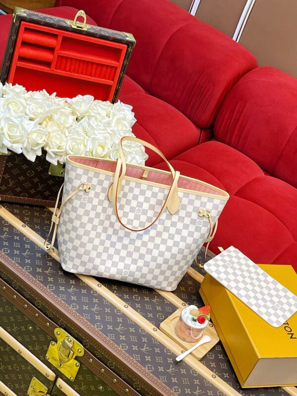 LV Neverfull MM - Image 5