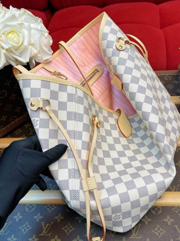 LV Neverfull MM - Image 9