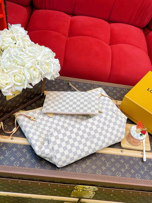 LV Neverfull MM - Image 10