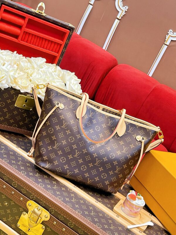 LV Neverfull Bandoulière Inside Out GM - Image 5
