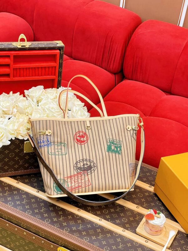 LV Neverfull Bandoulière Inside Out GM - Image 8