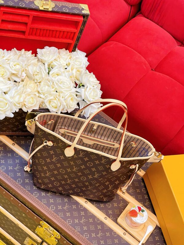 LV Neverfull Bandoulière Inside Out GM - Image 10
