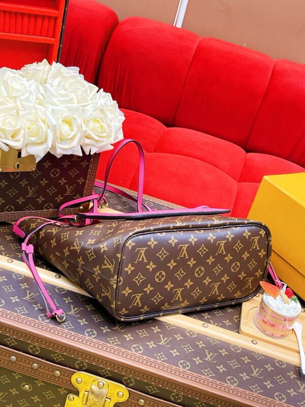 LV Neverfull Inside Out MM - Image 6