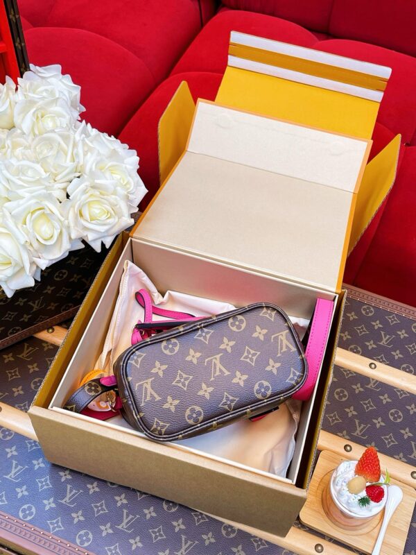 LV Neverfull Bandoulière Inside Out BB - Image 5