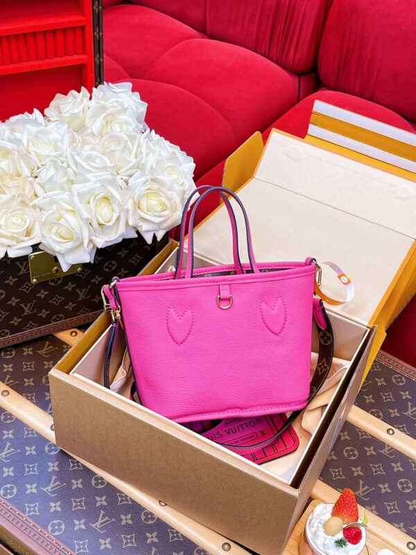 LV Neverfull Bandoulière Inside Out BB - Image 9