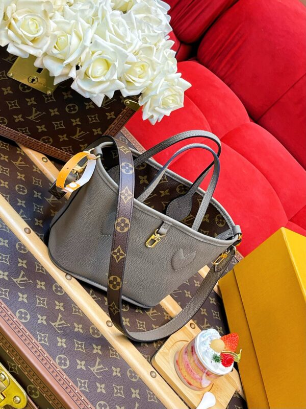LV Neverfull Bandoulière Inside Out BB - Image 8