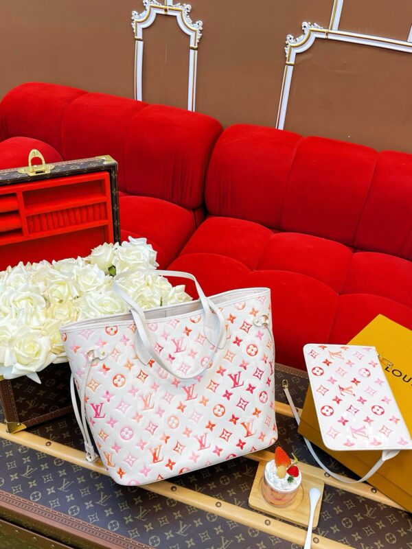 LV Neverfull MM - Image 9