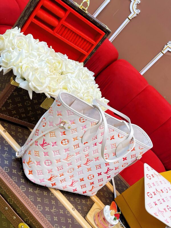 LV Neverfull MM - Image 10