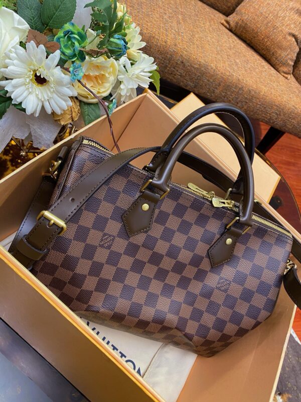 LV Speedy 30 - Image 2