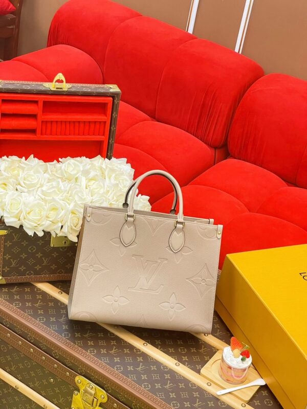 LV OnTheGo MM - Image 3