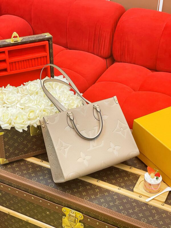 LV OnTheGo MM - Image 7