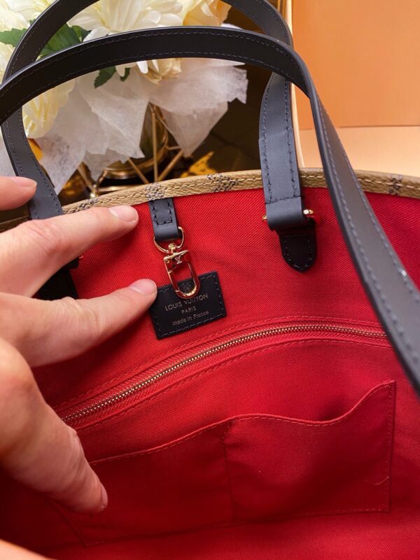 LV OnTheGo MM - Image 8