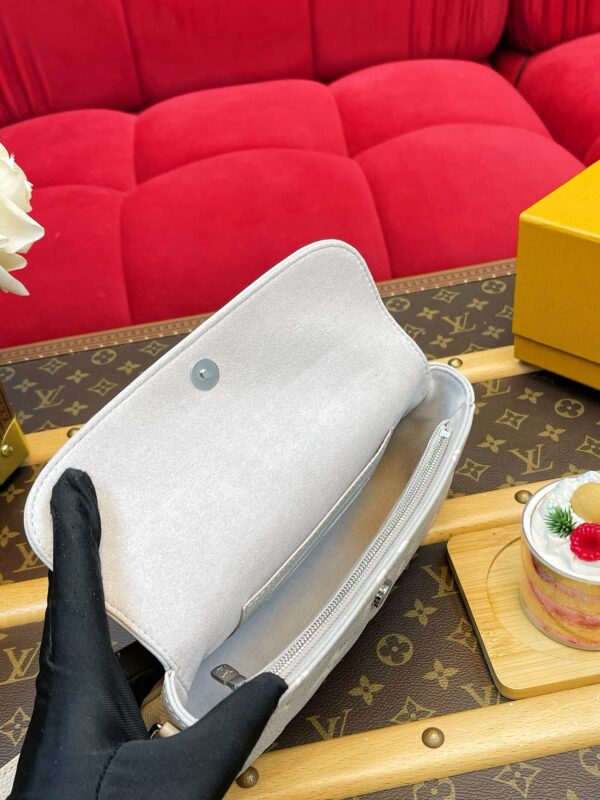 LV Wallet on Chain Ivy - Image 9