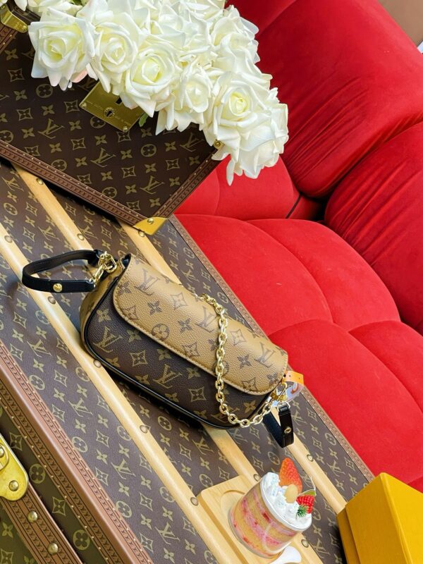 LV Wallet on Chain Ivy - Image 6